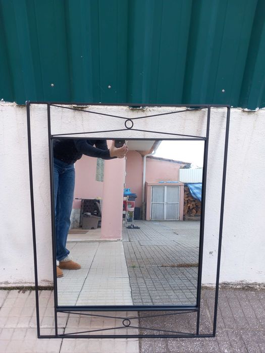 Espelho com moldura ferro fundido