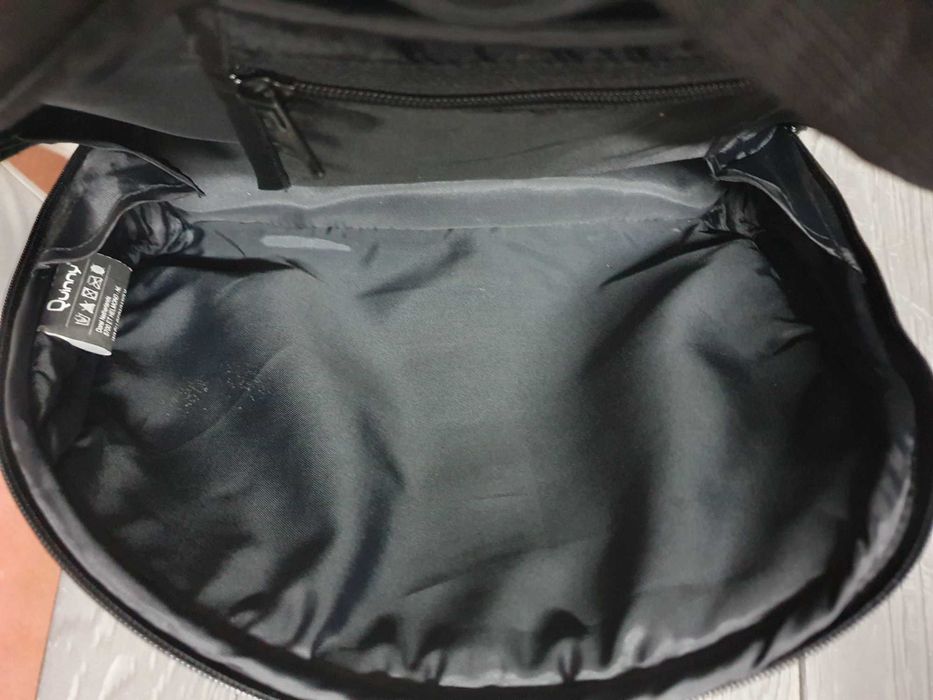 Mala de apoio ao carrinho quinny.