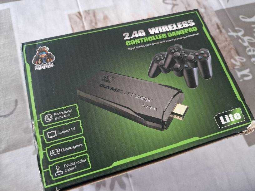 NOVO - Consola GameStick M8 + Cartão 64GB com 10000 Jogos + 2 Comandos