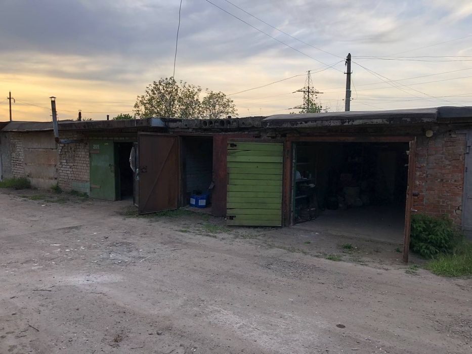 Гараж 4 підряд мудррьона можна під виробництво.