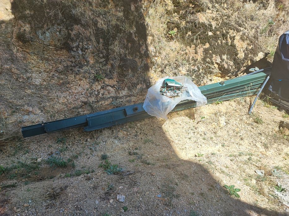 Ferro velho (estruturas caleiras)