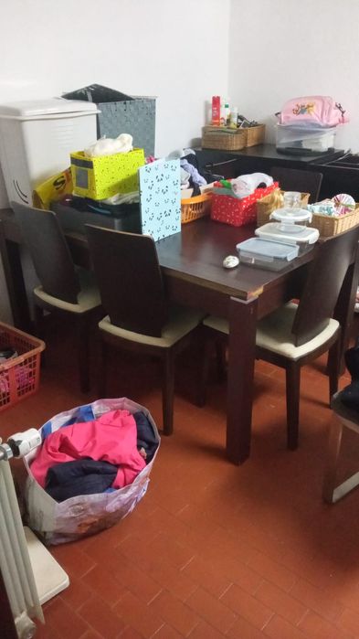 Mesa 6 cadeiras e aparador