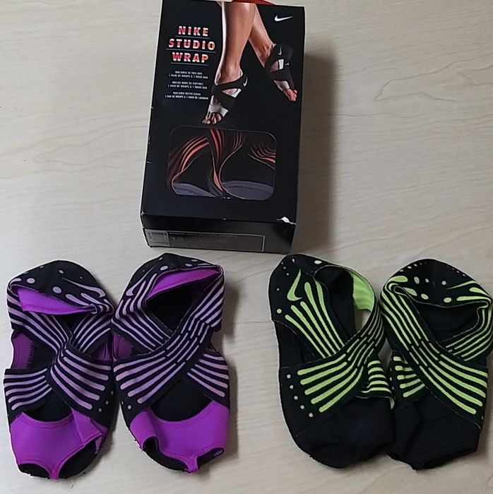 Meias adidas para ioga ou  dança.