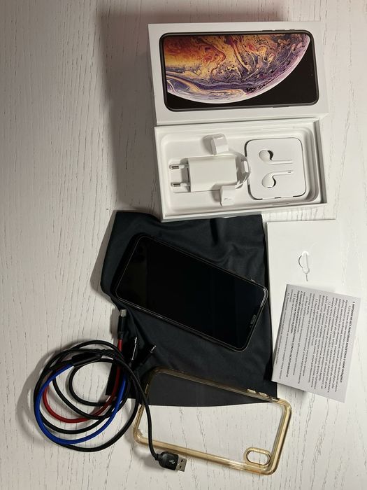Из первых рук iPhone XS Max 64 Gb официальный с документами