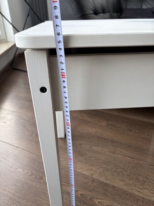 Biurko dla dziecka Ikea Sundvik z charakterystycznym, podnoszonym blatem