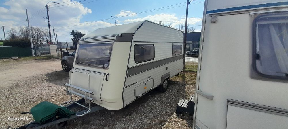 Przyczepa kempingowa Avento Royal 420.Dmc 1150 kg przedsionek