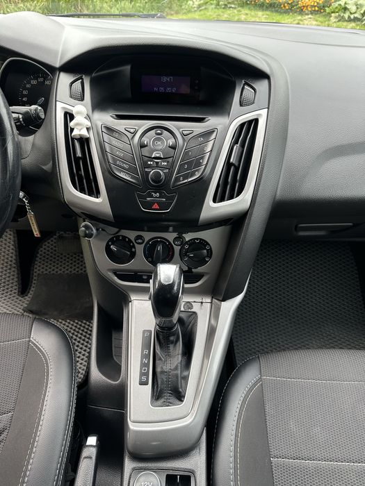 Автомобіль ford focus