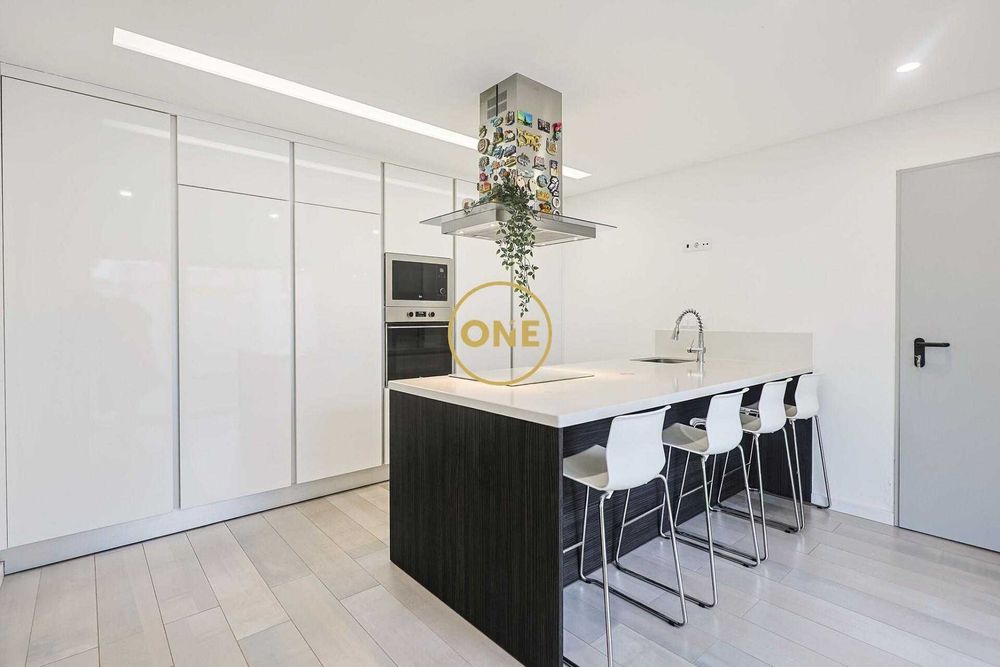 Moradia T4 com 262m2