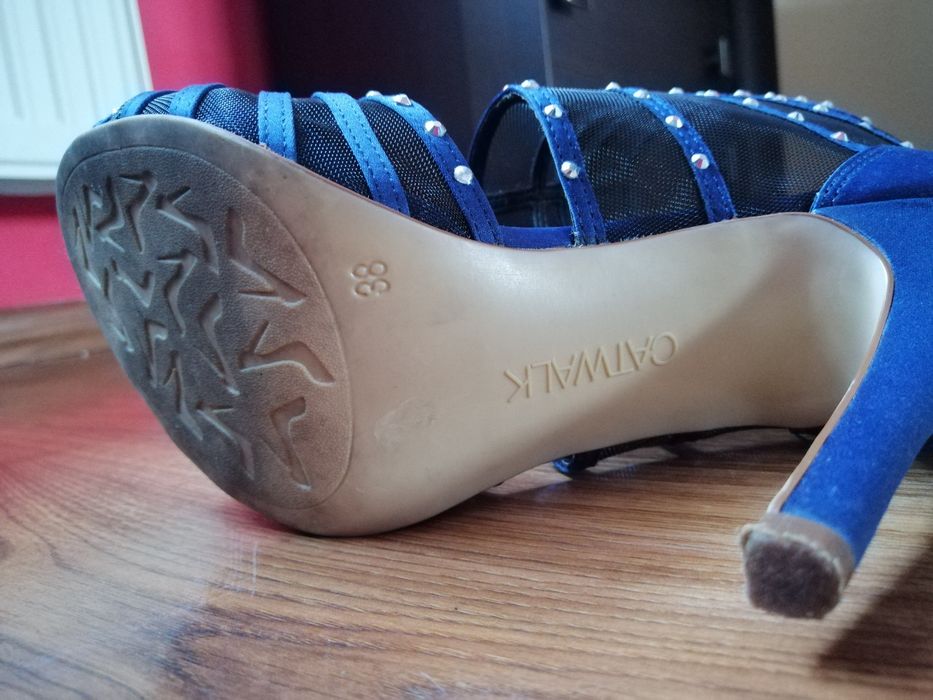 Piękne granatowe sandały 38 na szpilce