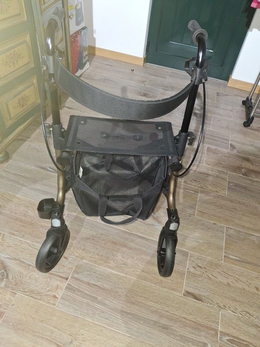Andarilho compacto Taima novo