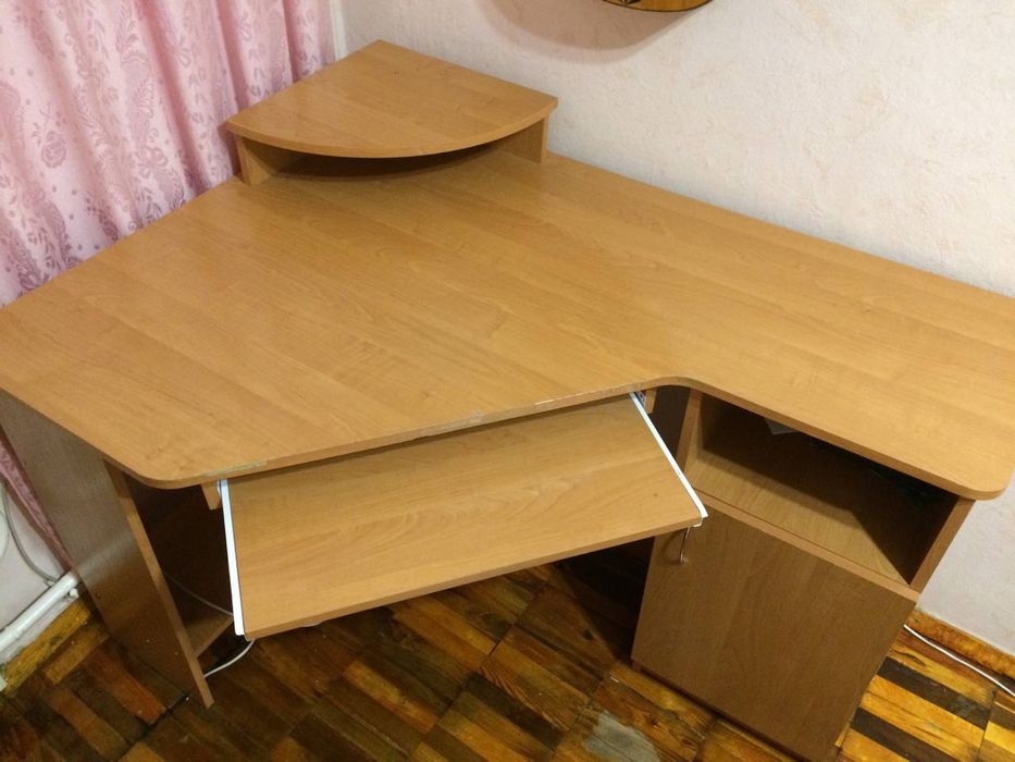 Стіл кутовий копьютерний офісний письмовий