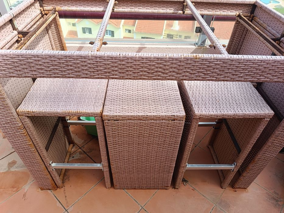 Mesa alta de exterior com 6 cadeiras
