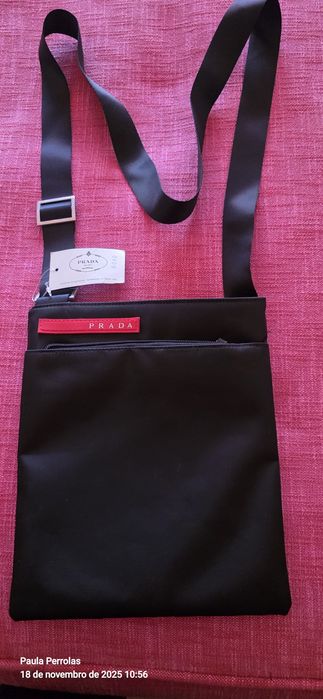 Sacola de tecido impremiavel, de muito boa qualidade. Nova. .