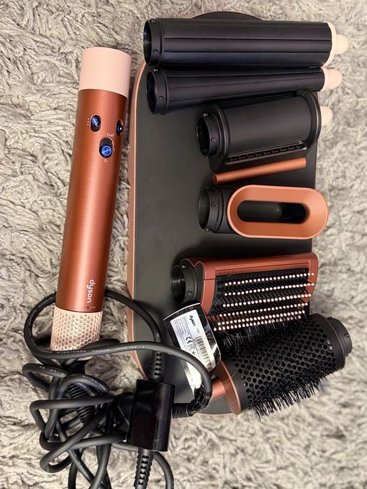 Dyson  airwrap i.d