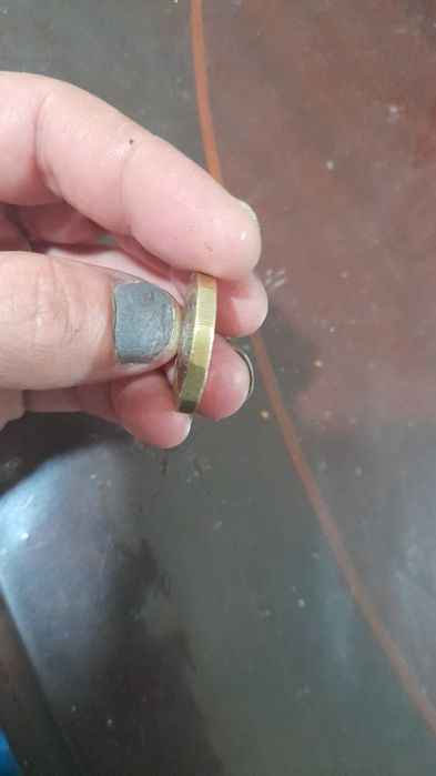 Moeda de colecção rara, do ano 2016, one pound, 
Queen Elizabeth ll.
E