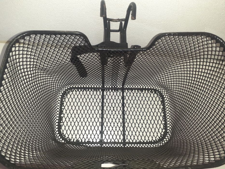 Cesto preto para bicicletas