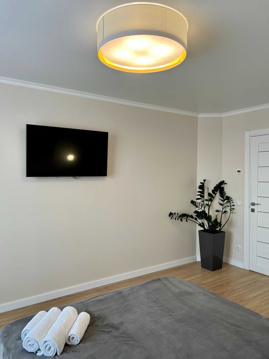 Гарна! 2 КІМНАТНА квартира з сучасним ремонтом, біля Обласної Лікарні