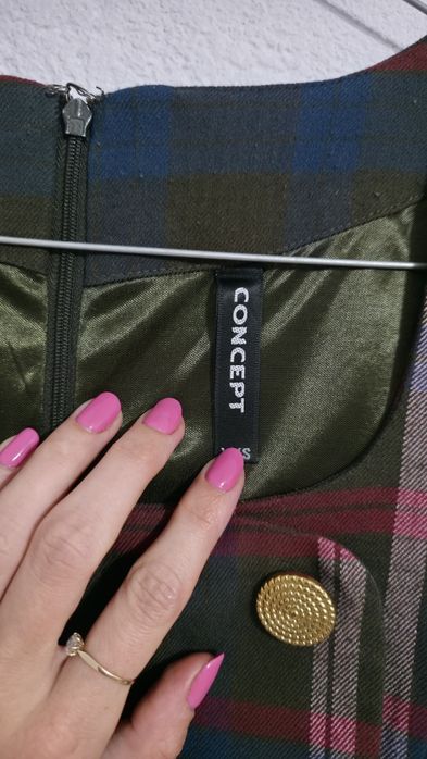 Krótka elegancka sukienka w kratkę vintage retro do biura