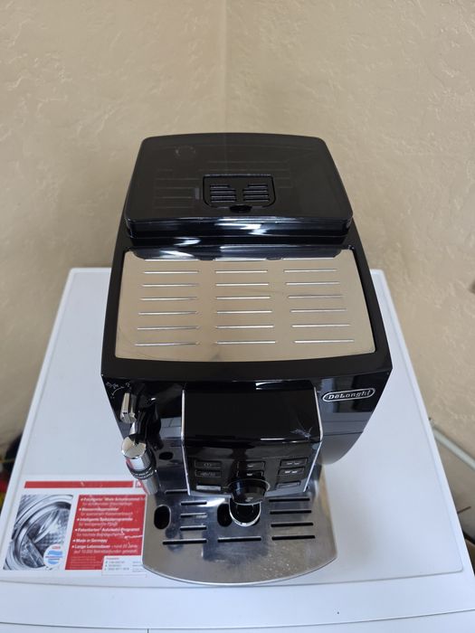 Кофемашина delonghi.