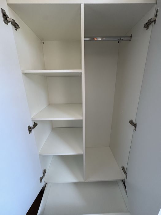 Продам білу шафу