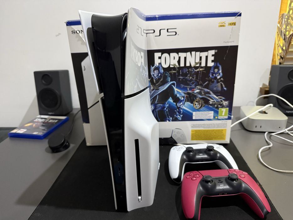 Playstation 5 slim naped dwa pady gra