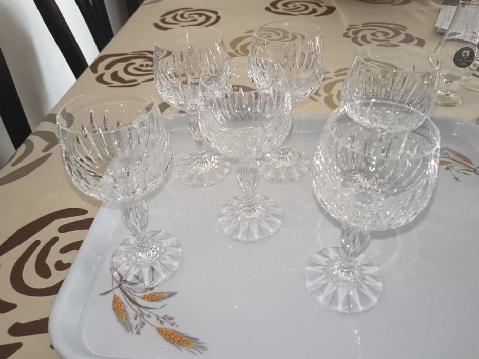 conjunto de copos de vinho