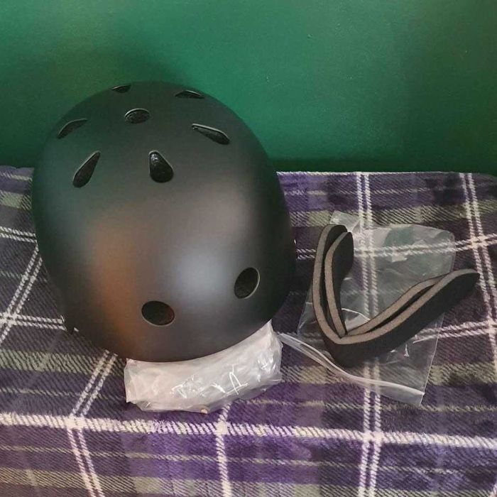 SFR Helmets | Capacete de Skate - Novo * Skate Helmet - New
