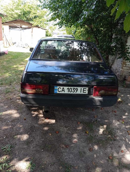 Автомобіль ваз 21099