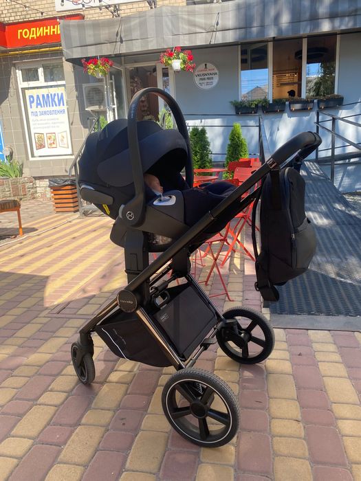Продам автокрісло Cybex від (0-13) кг +віддам адаптери.