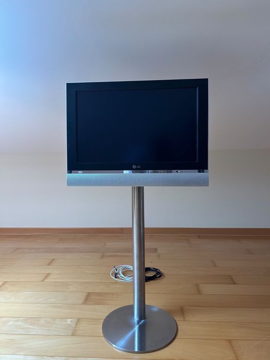 Televisão LG com Suporte Vertical