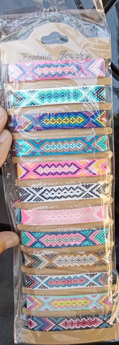 Pulseiras novas (doze)