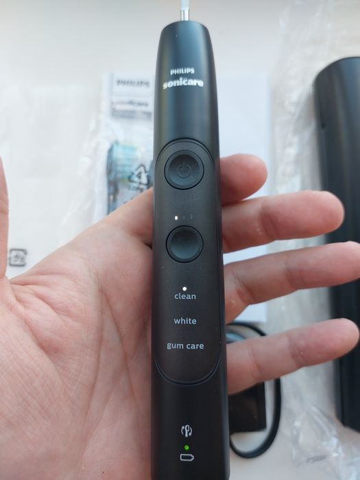 Зубна щітка Philips 7000 / 6100 / hx751