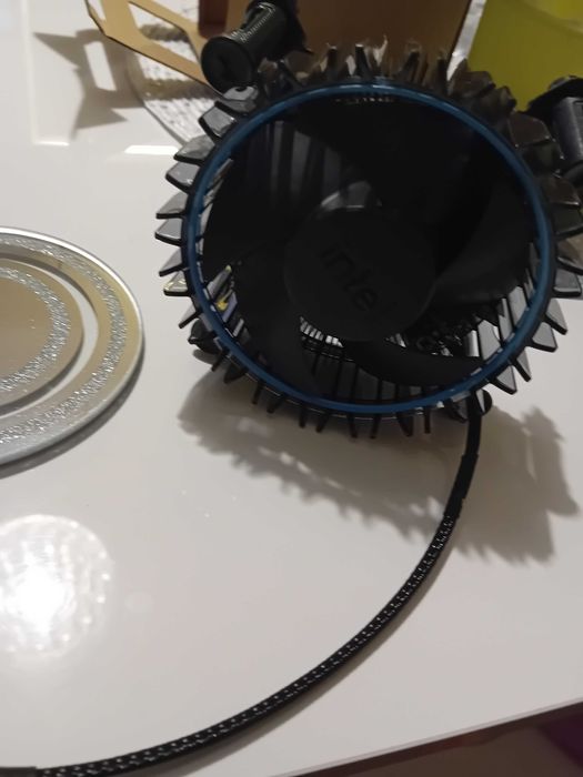 Chłodzenie procesora aktywne Intel