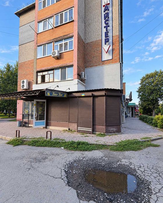 Продам фасадне комерційне приміщення 10 м² у Ромнах