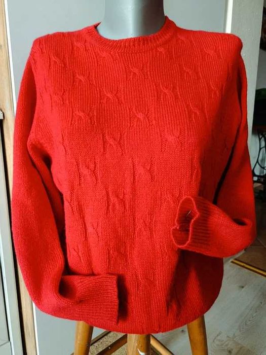 Czerwony sweter oversize M–L – miękki, delikatny, bardzo dobry stan