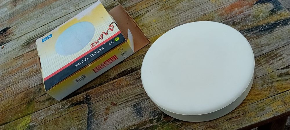 Candeeiro com duas lâmpadas halogeneo