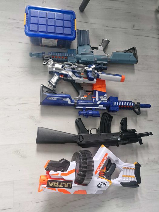 Zestaw pistoletow NERF i AK47 i inny