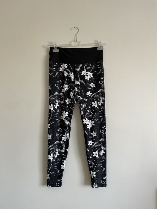 Sportowe legginsy w kwiatki r.S