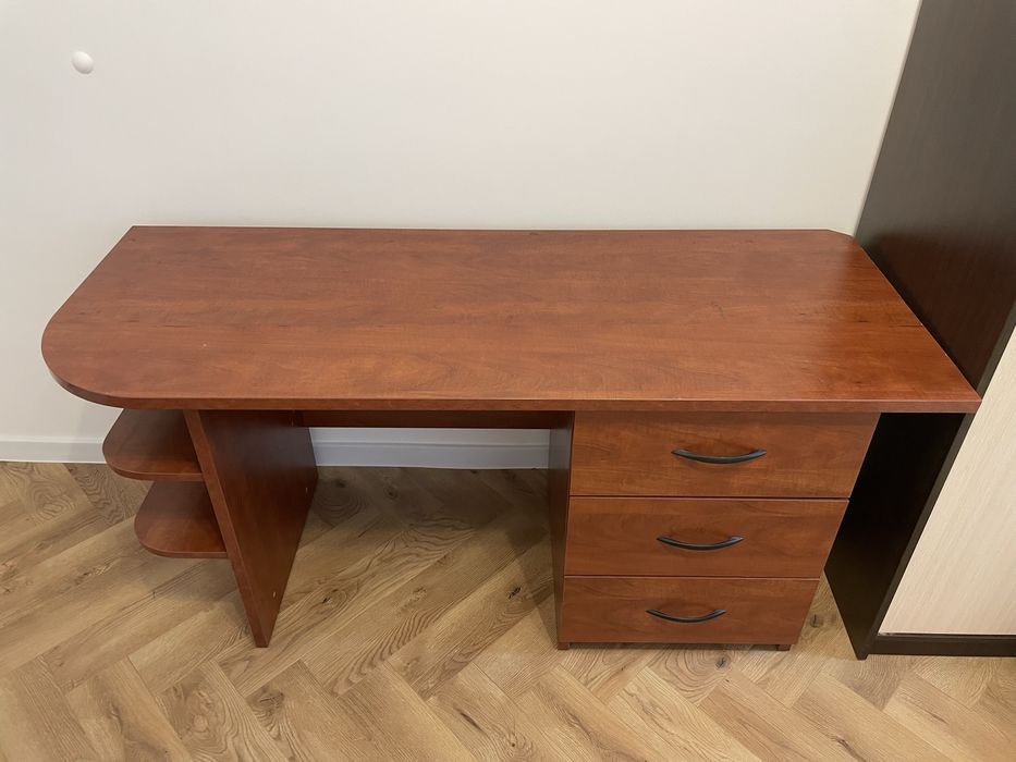 Biurko 155x60 3 szuflady, 2 półki