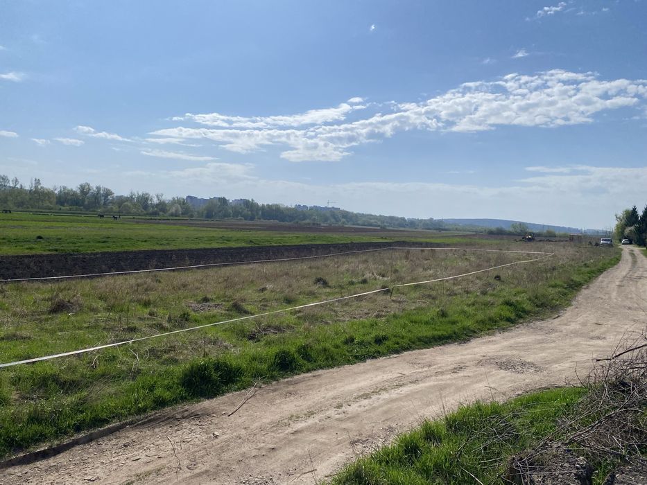 Продам земельну ділянку в Петриках