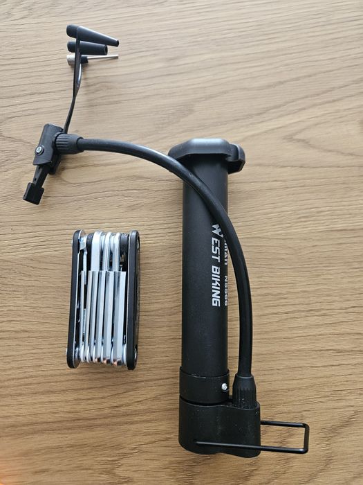 Pompka rowerowa I multitool