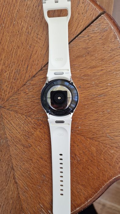 Продам Смарт-годинник Samsung Galaxy Watch6 40mm (Gold) SM-R930NZEASEK