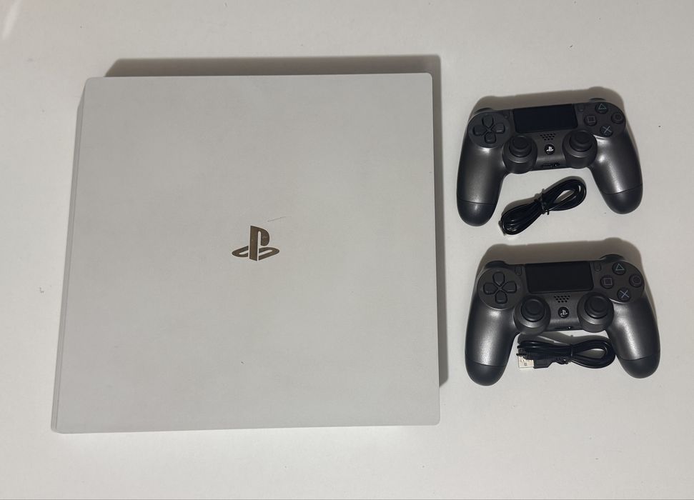 PS 4 Pro 1TB White + 2 pady