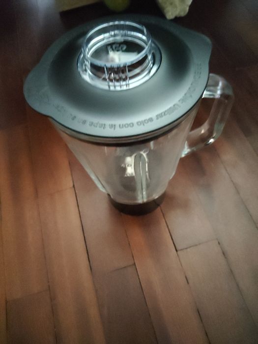 Jarro de vidro me parece ser Oster.1500ml.