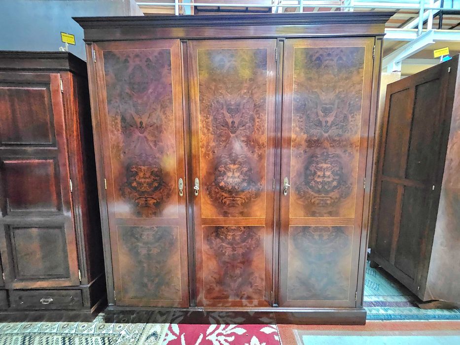 Excelente roupeiro de três postas - óptimo estado geral