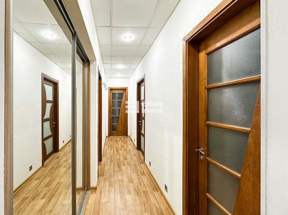 Продам помещение под офис, клинику, фонд по адресу:  ул. Крымская, 8.