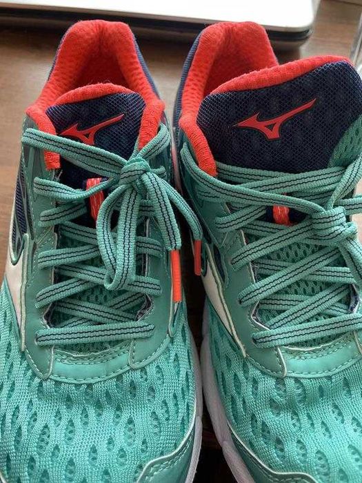 Кроссовки mizuno