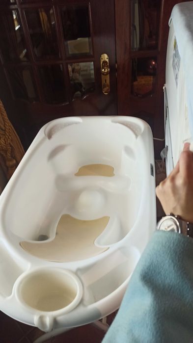 Fraldário para bebé com banheira portátil