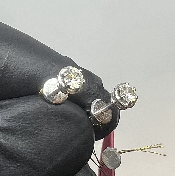 Золоті сережки на закрутках 0.27 карат. Бриллианты.
