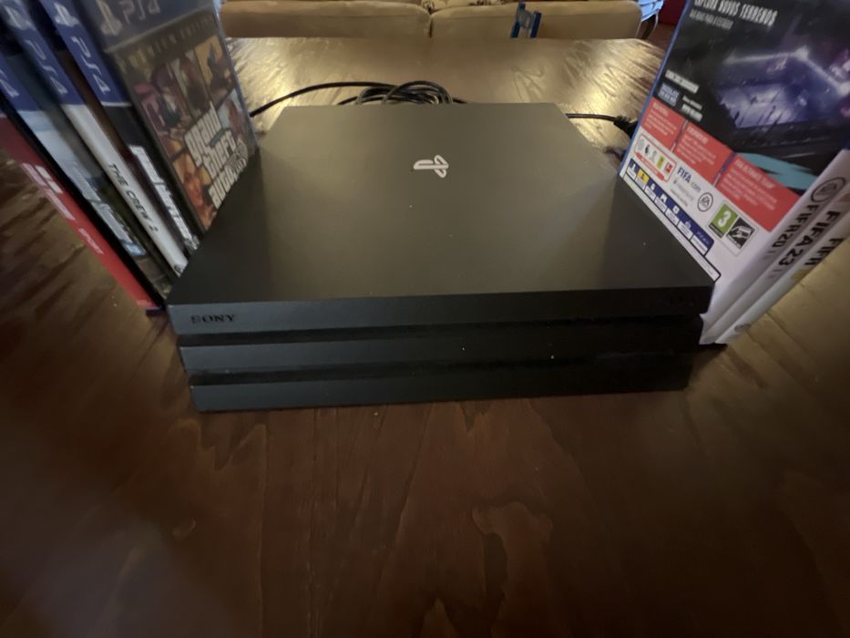 Ps4 pro  com 1TB de momeria
